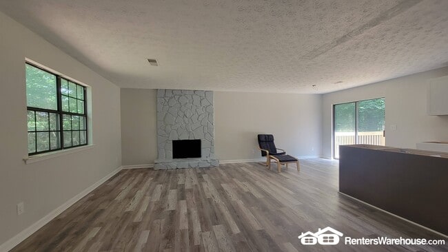 Photo - 1909 Suwanee Valley Rd NW