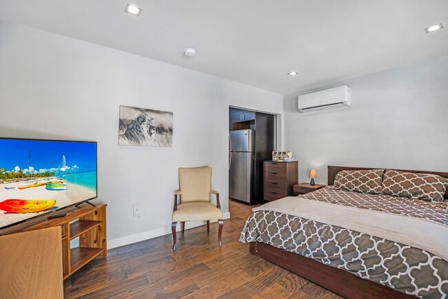 Photo - 540 NE 63rd St