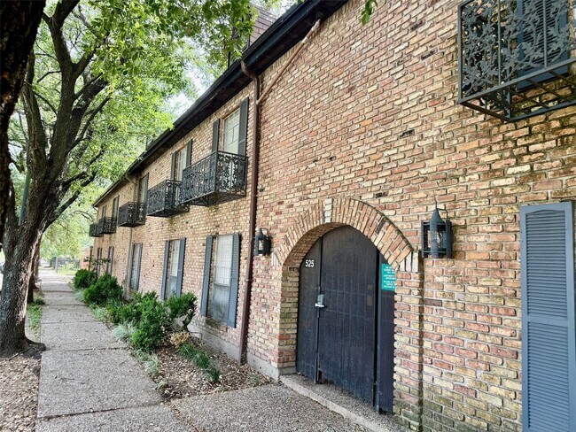 Building Photo - 525 Heights Blvd Unit 27