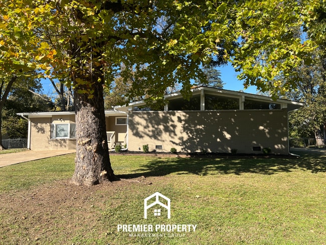 Photo - 2322 Rodgers Dr NE