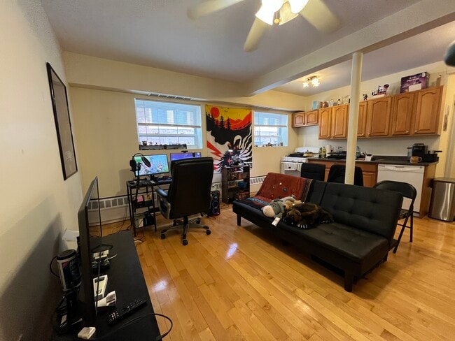 Building Photo - 1614 Beacon St Unit 2