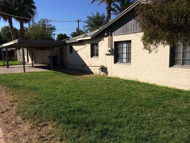 Roomy 6-Bedroom Home with Pool Available J... - Roomy 6-Bedroom Home with Pool Available J...