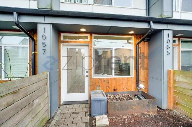 Photo - 1057 S Cloverdale St