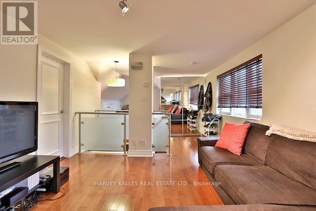 Photo - 202 Lippincott St