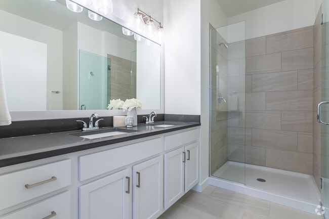 2BR,2BA,1128SF