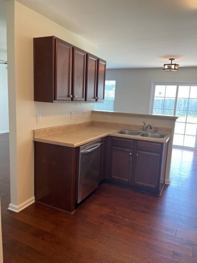 Photo - Lovely 5 Bed 3 Bath Home with Community Am...