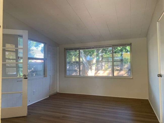 Photo - Light and Bright Two Bedroom Duplex in Gul...