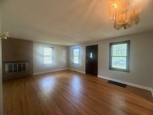 Photo - 515 W Southside Blvd