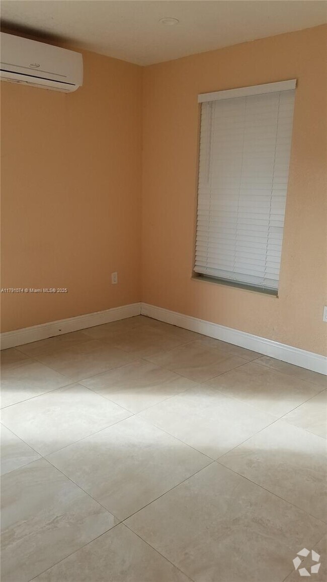 Building Photo - 5001 NW 23rd St Unit A Rental