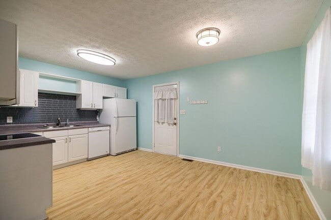 Photo - 357 Mary Alice Dr