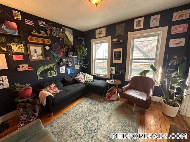 Building Photo - 9 Medford St