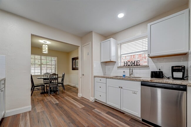 Building Photo - 3903 Hermitage Hollow Ln