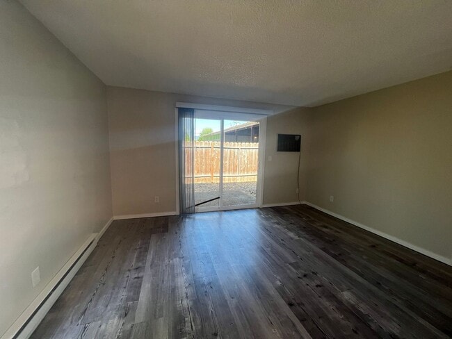 Photo - Cute One Bedroom Apartment in Central Medford | Available Mid December Unidad 230 Beatty St #5