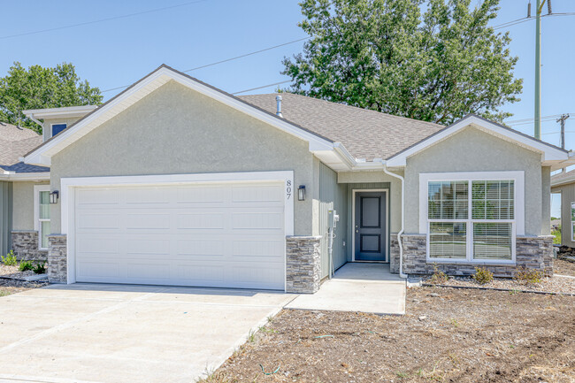 Photo - 859 S Hemlock St Townhome