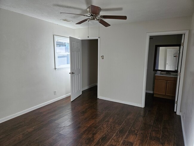 Photo - 201 McLin St