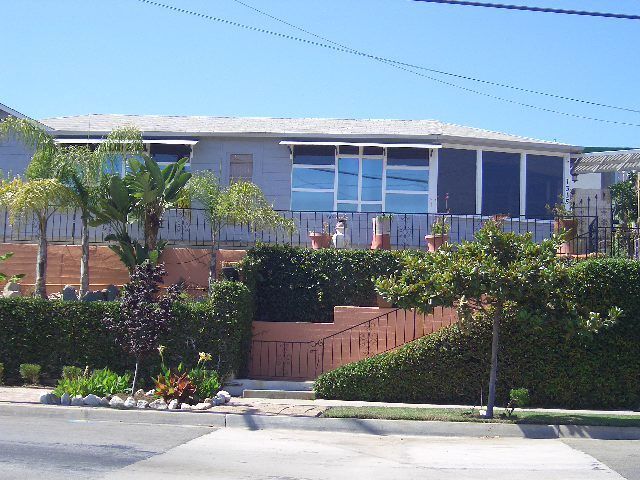 Building Photo - 1315 E 4th St