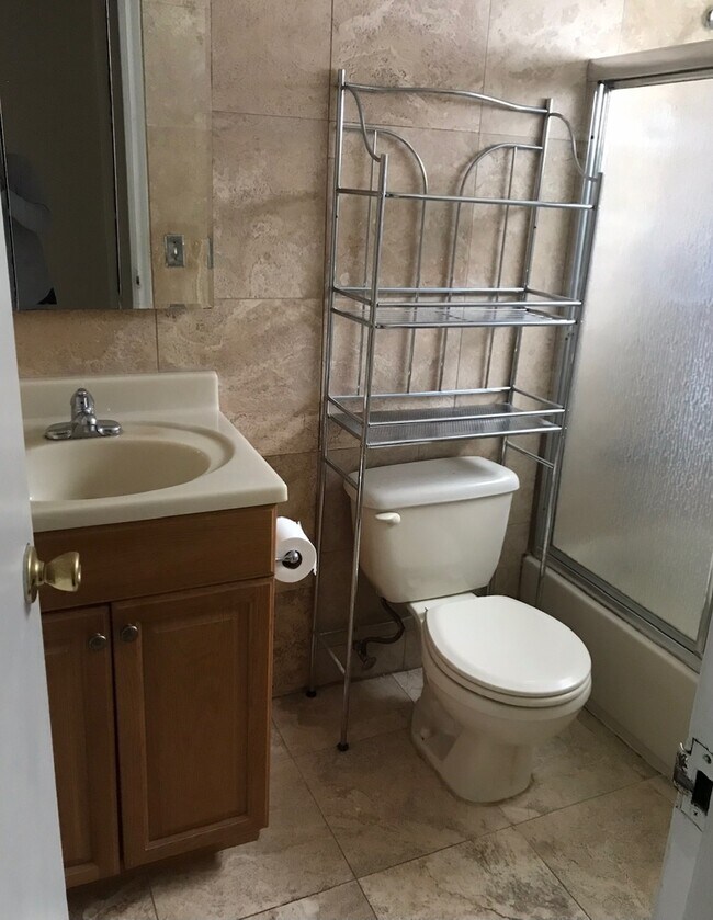 Photo - 215 Terry Rd Unidad 13A