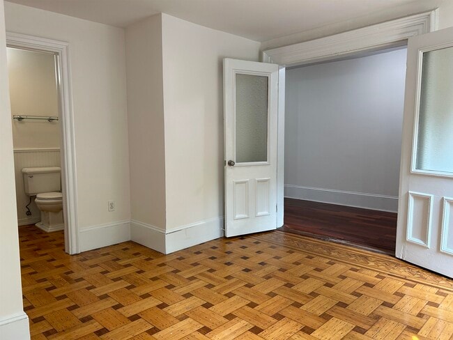 Photo - 268 Montgomery St
