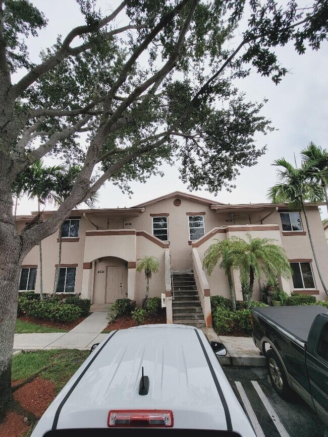 Building Photo - 4536 Oak Terrace Dr