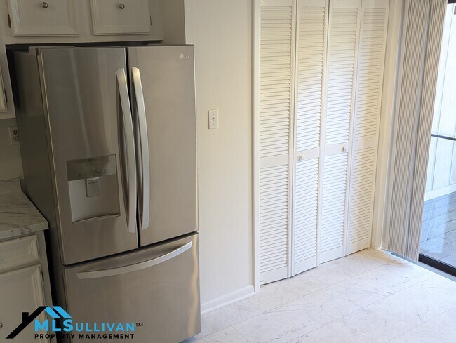 Photo - 4100-4105 Five Oaks Dr