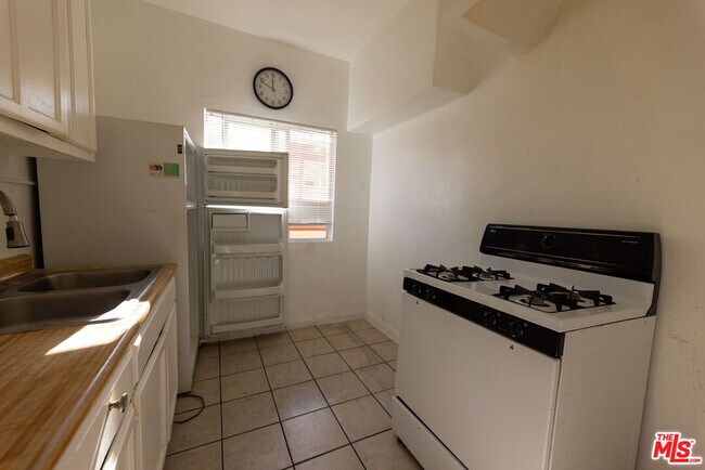 Photo - 1420 Alvarado Terrace Unit 8