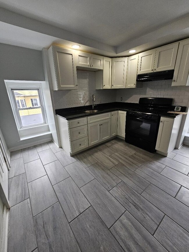 Building Photo - 335 President Ave Unit 3 Rental