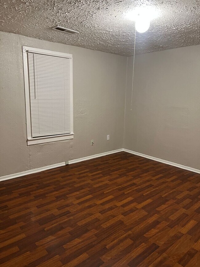 Photo - 6128 E 11th St