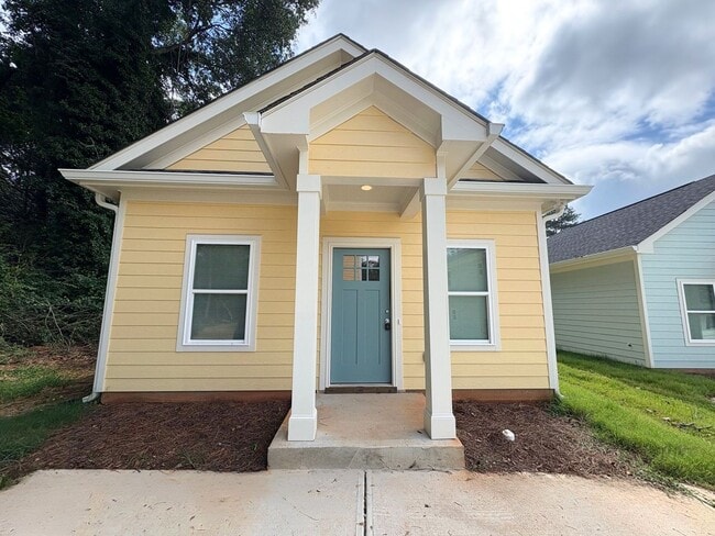 Building Photo - 175 S Barnett Shoals Rd