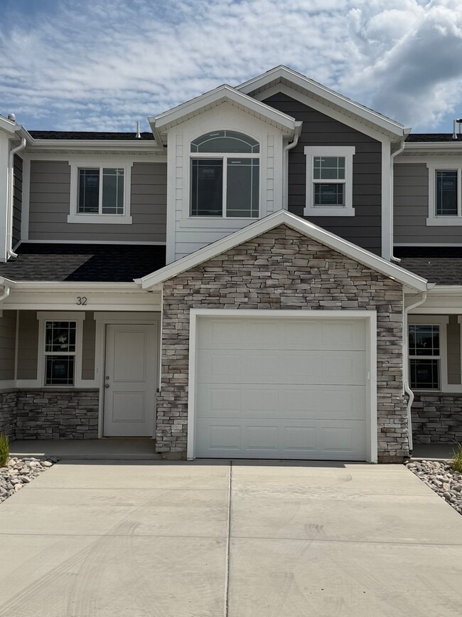 Building Photo - 2070 N 325 E