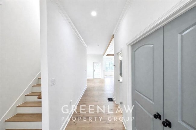 Photo - 830 Gaston St SW