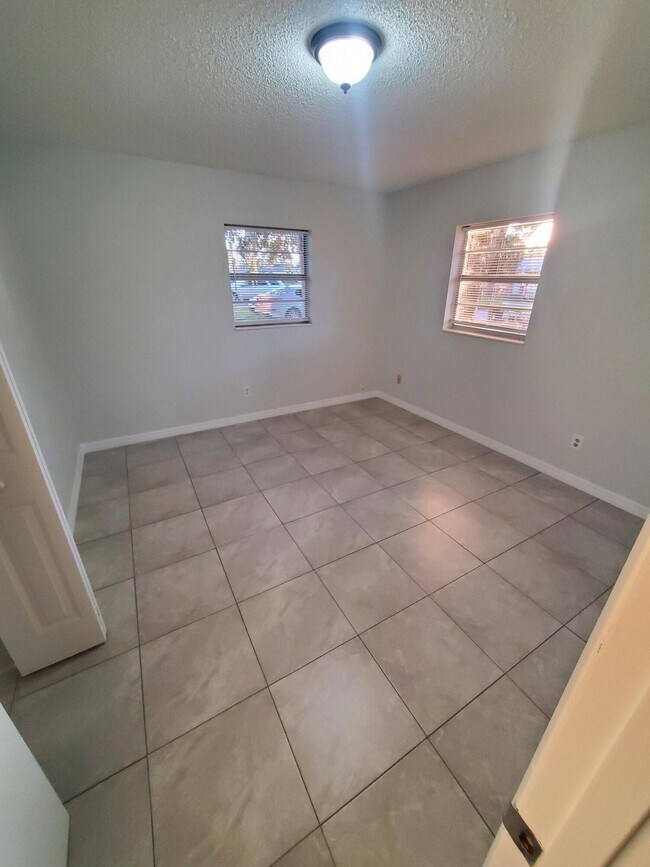 Photo - 2584 Seneca Ave