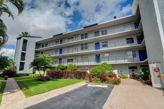 Photo - 14773 Cumberland Dr Unidad 305 Rental
