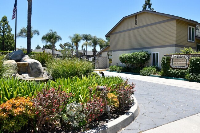 Building Photo - 630 W Palm Ave Rental