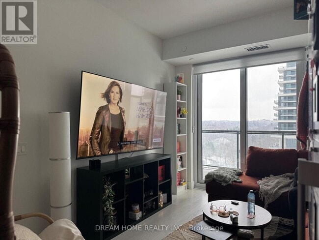 Photo - 30 Inn On The Pk Dr Unit 812