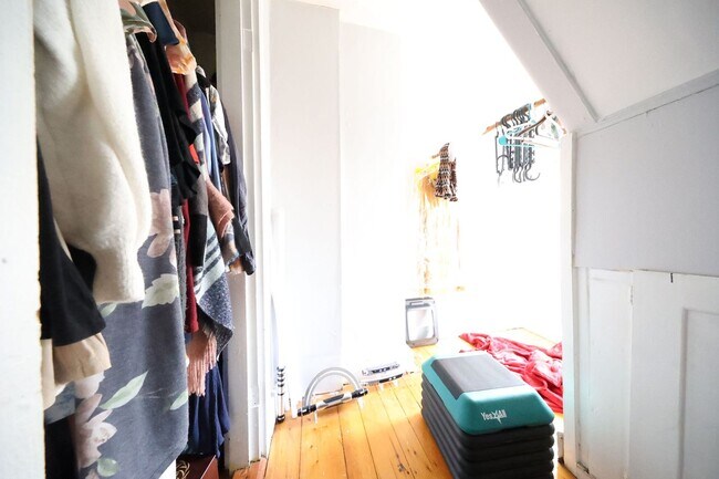 Photo - No brokers Fee, No Security Deposit, Small Dogs Friendly, Backyard, Eat-in Kitchen