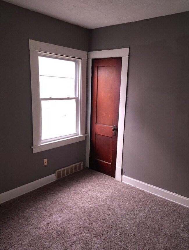 Photo - 2816 E 125th St Unidad 2