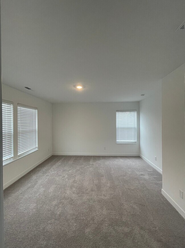 Photo - 1717 Woods Edge Dr