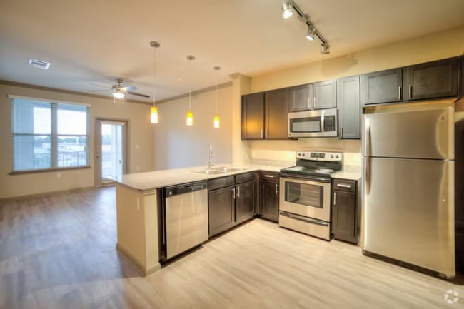 Building Photo - 6520 Jamail Dr Rental