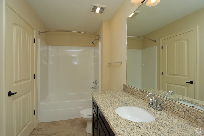 2BR - 862SF - Bathroom