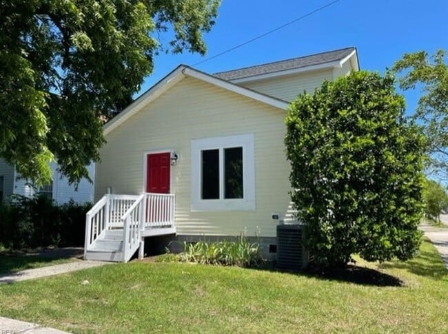 Building Photo - 301 W 31st St Rental