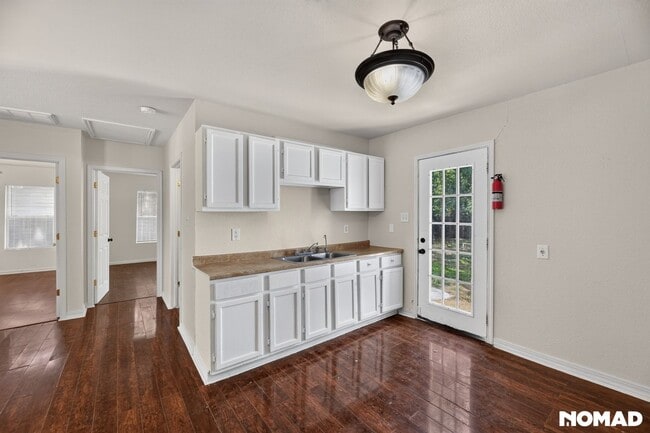 Photo - 1534 Mardell St