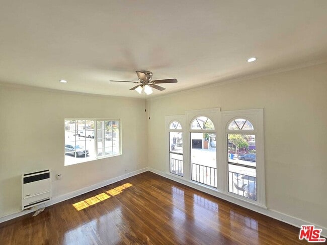 Building Photo - 1267 Vin Scully Ave Unit 21