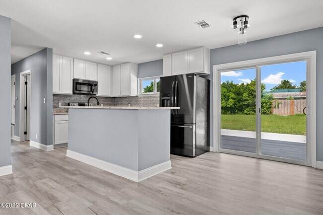 Photo - 162 N Anita Dr