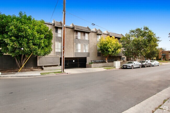 Building Photo - 10795 Woodbine Rental