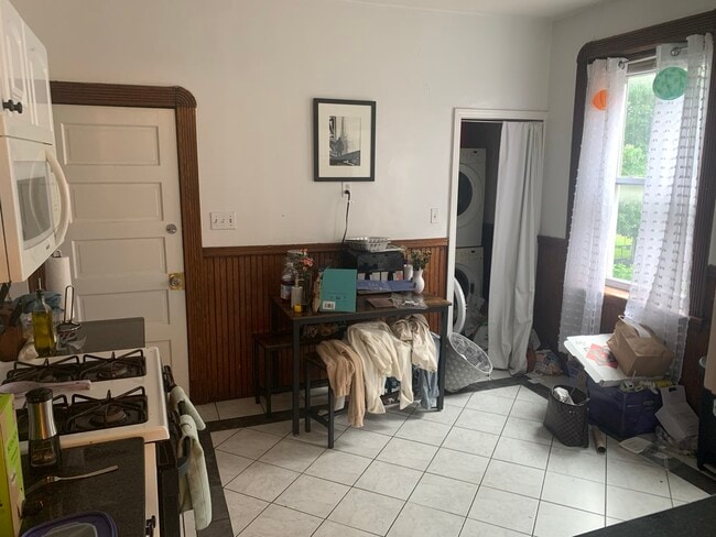 Building Photo - 4 Litchfield St Unit 2 Rental