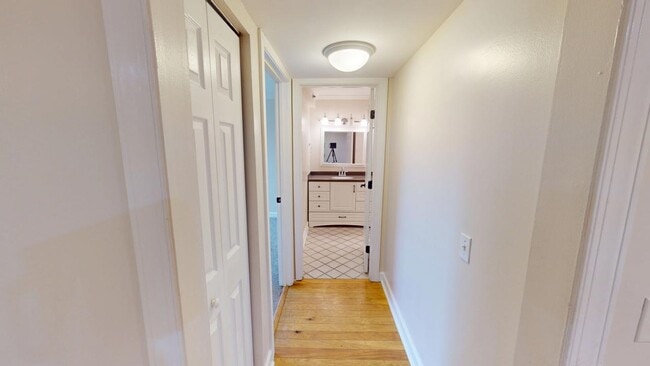 Hallway - Heatherwood Apartments