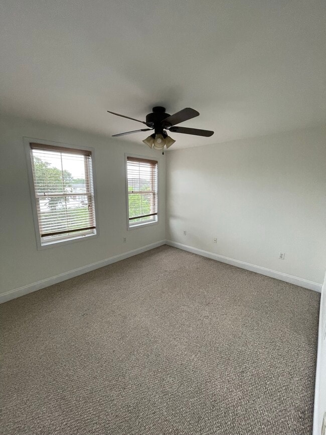 Photo - 406 Leverington Ave