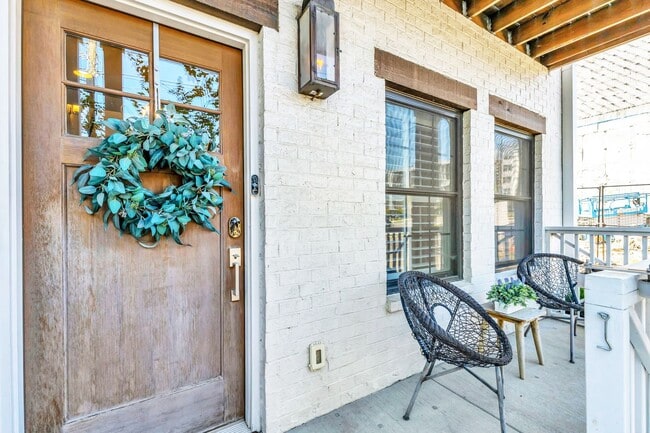 Photo - Modern living in Salemtown!