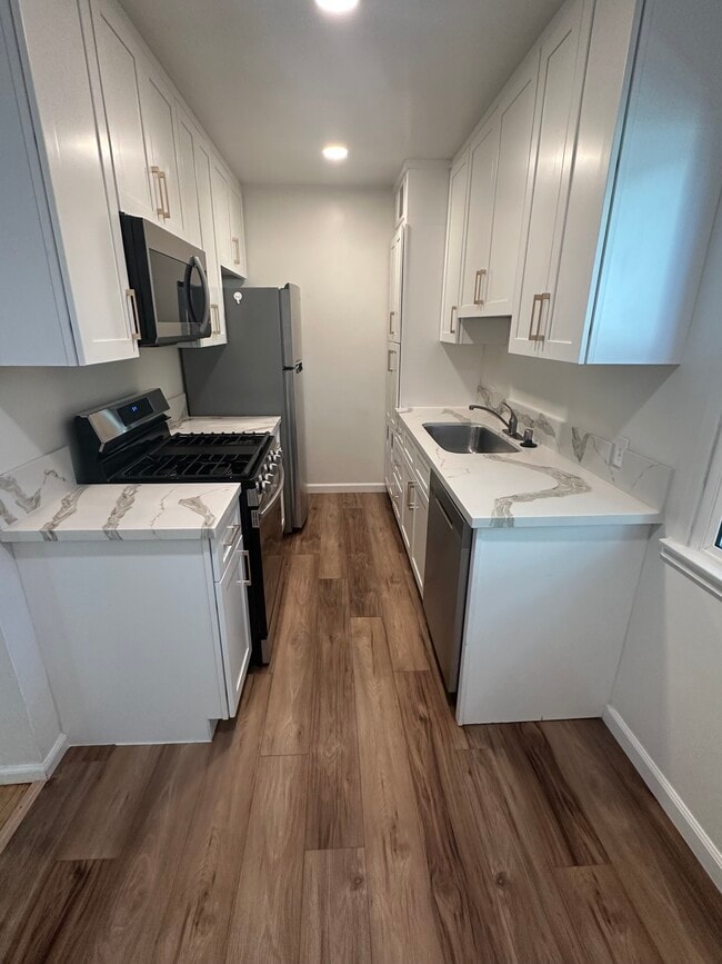 Building Photo - 1336 Berkeley St Unit 2