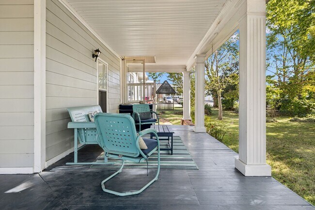 Photo - 920 Silverdene Pl